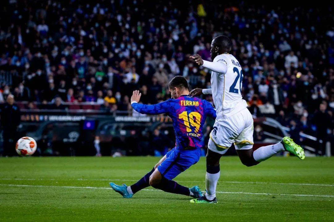 哥伦比亚绝杀那不勒斯，佩德里关键制胜