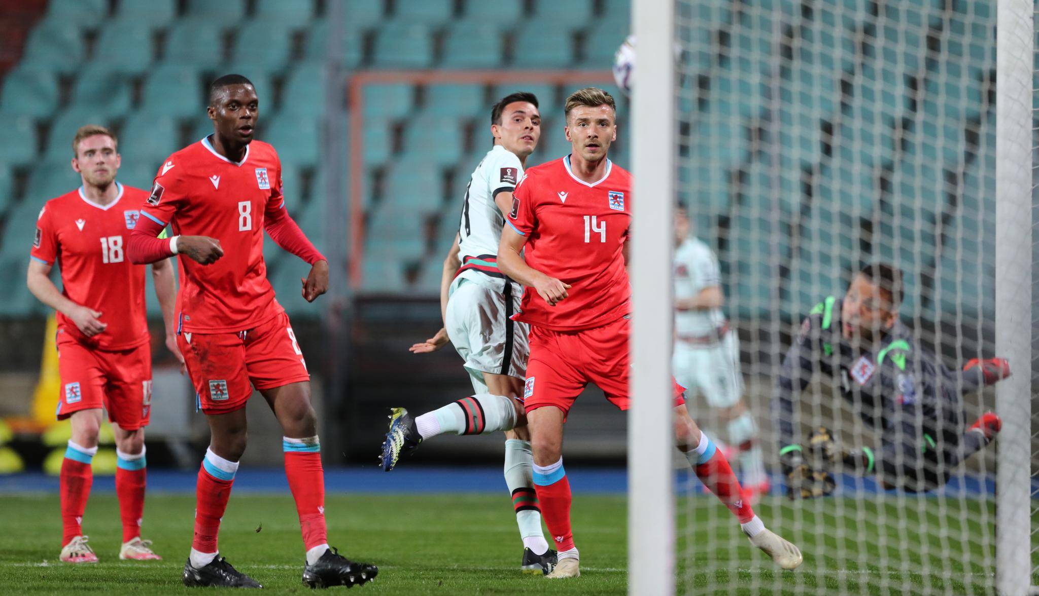 球队士气高昂,联手赢下强劲对手 球队士气高昂,联手赢下强劲对手