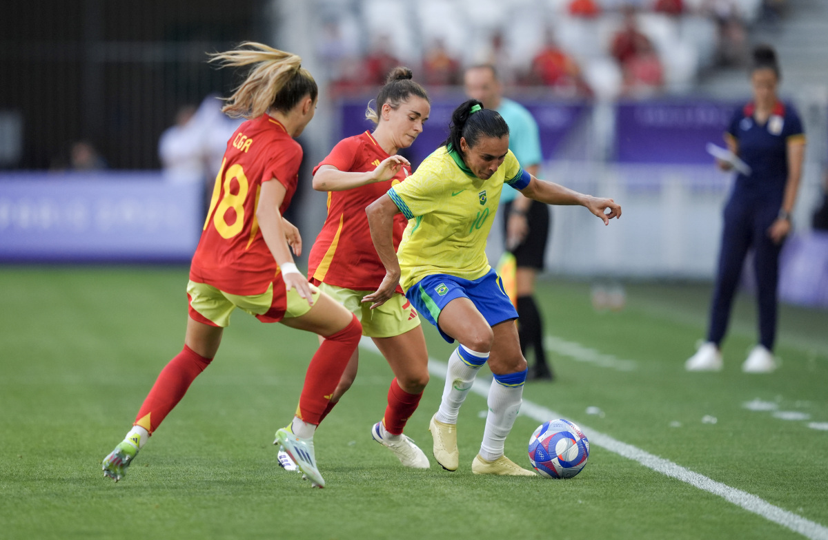 孟加拉国女足队在比赛中勇夺胜利