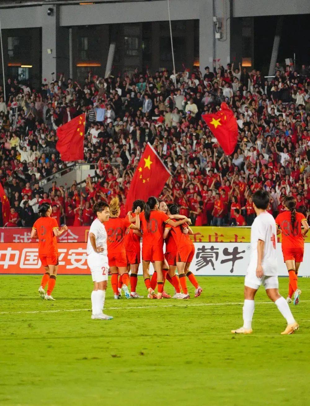 孟加拉国女足队在比赛中勇夺胜利